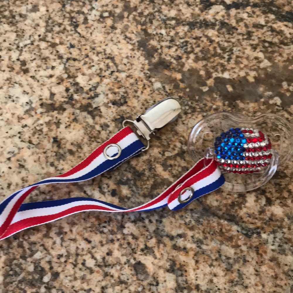 🇺🇸American Flag Diamond studded pacifier & Clip
